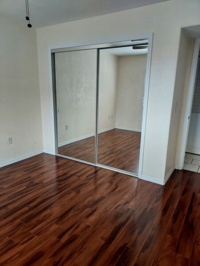 Building Photo - Move In Special 1st Month Rent Free- 1 Bed...