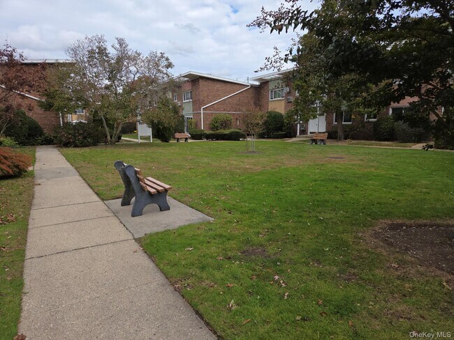 Foto del edificio - 267 N Newbridge Rd