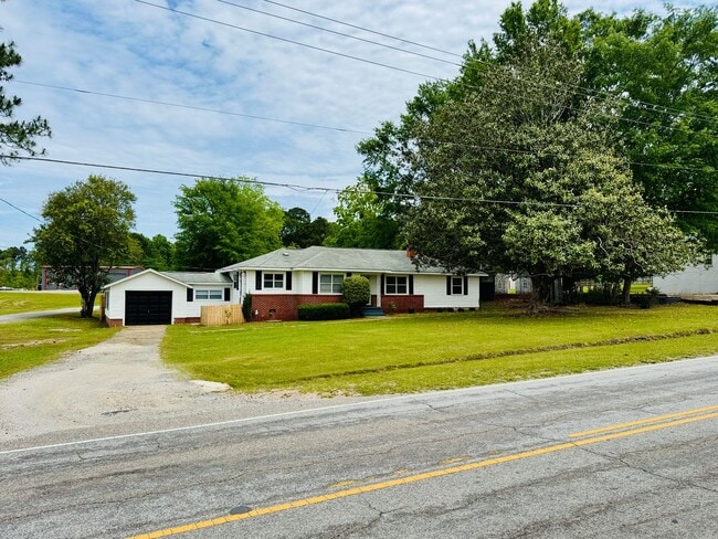 Building Photo - Paradise in Tallassee