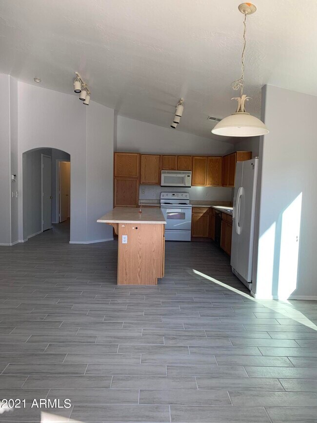 Building Photo - 14938 N 172nd Dr