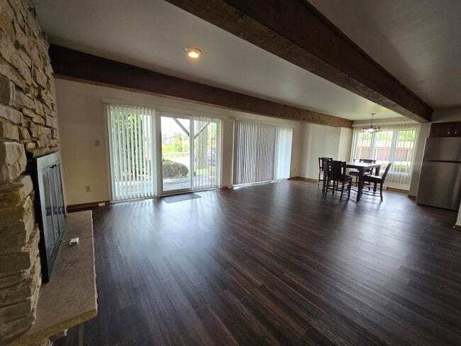 Building Photo - 1500 Camellia Dr