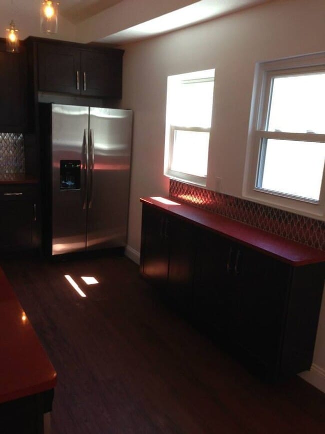 Building Photo - Platinum Quality Renovation in South Side ...