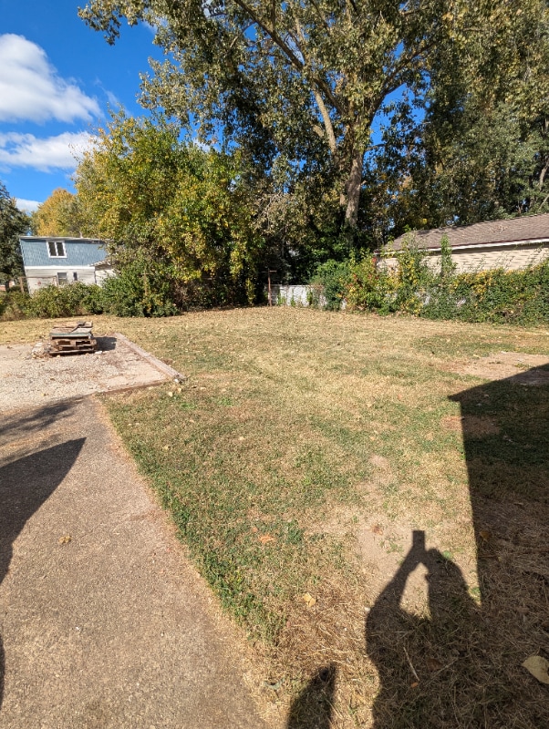 Building Photo - 1604 Maple Dr