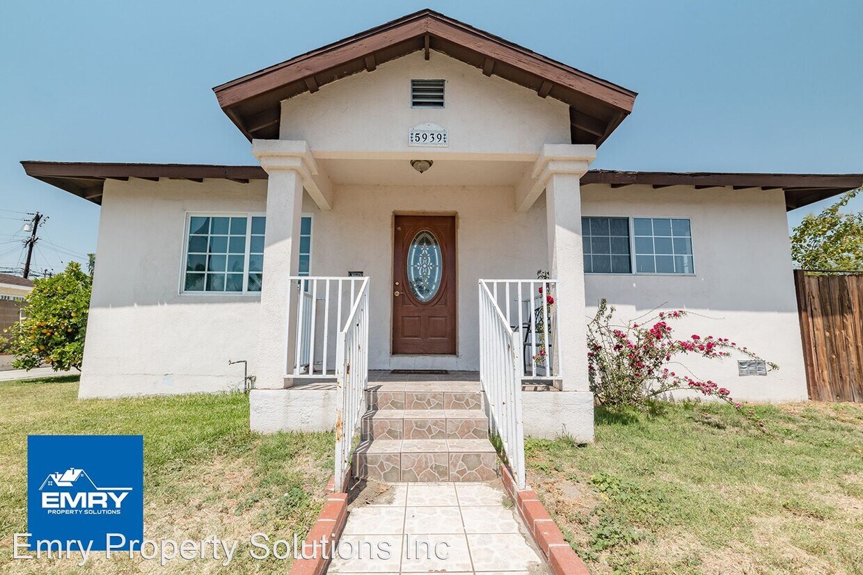 2 br, 1 bath House 5939 Gallant St. Bell... House for Rent in Bell