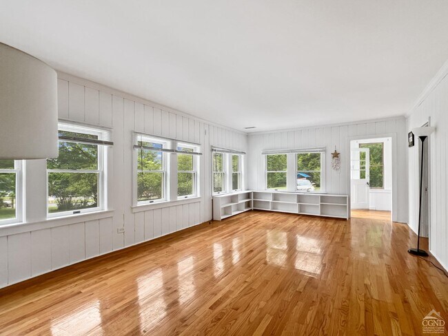 Foto del edificio - 277 Birch Hill Rd