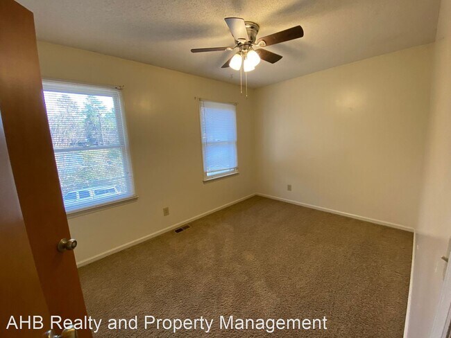 Building Photo - 2 br, 1.5 bath House - 613 Ward St.