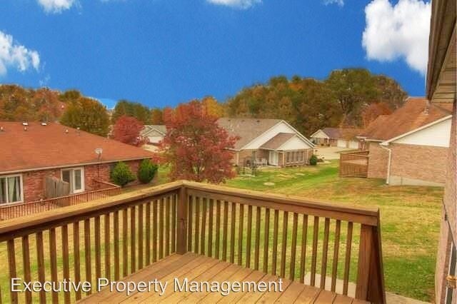 Building Photo - 3815-3815 Stonebridge Dr