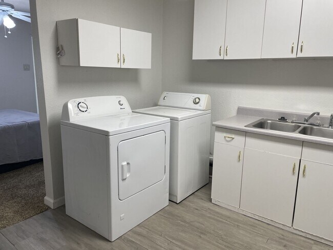 Foto del edificio - 741 S Allen St