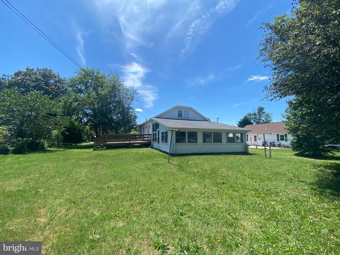 Foto principal - 117 Hillcrest Dr