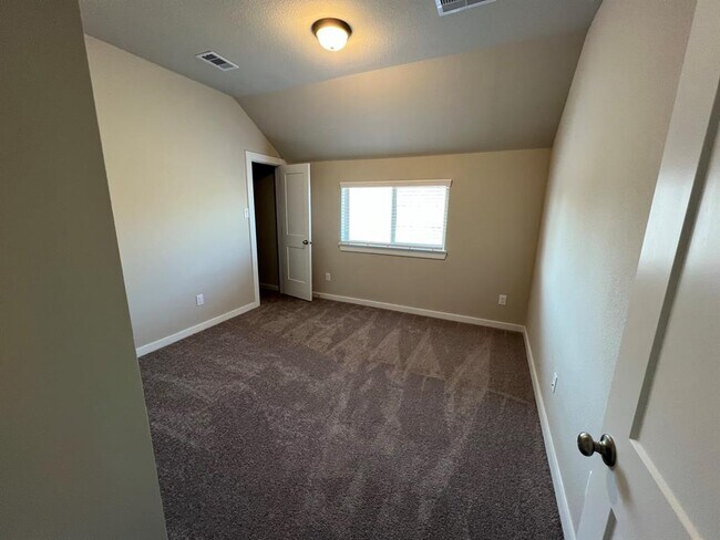 Building Photo - 8718 Arbor Trail Dr
