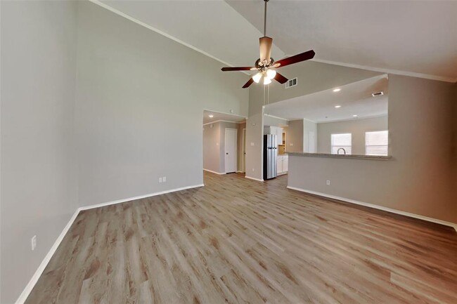 Foto del edificio - 6738 Barker Bend Ln