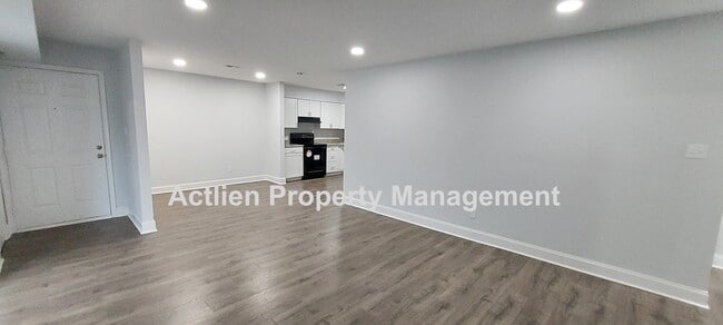 Building Photo - 110B Red Cedar Ct