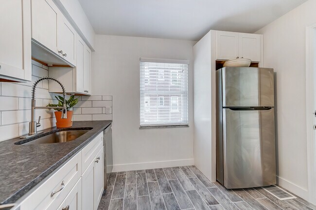 Foto del edificio - 227 Corona Ave