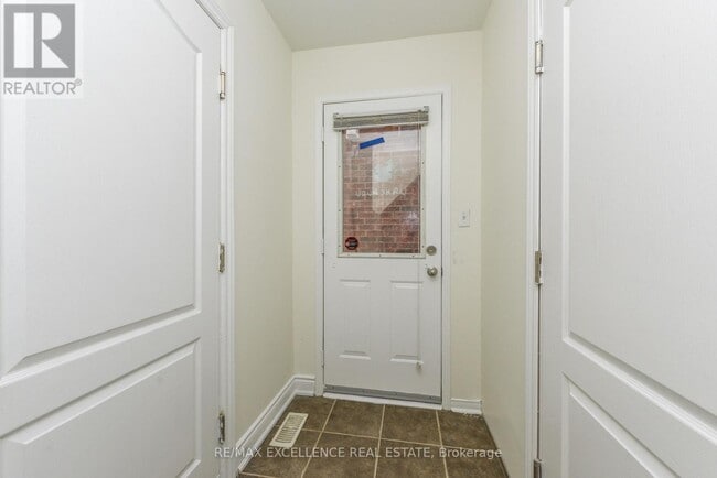 Building Photo - 19 Conklin Dr