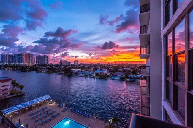 Building Photo - 2049 S Ocean Dr