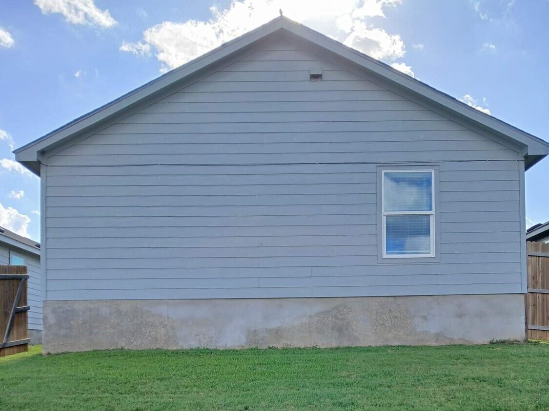 Building Photo - 7319 Avila Vis