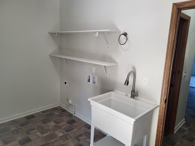 Building Photo - 11719 21 Mile Rd