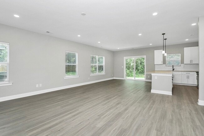 Building Photo - 2732 Catalina Ave