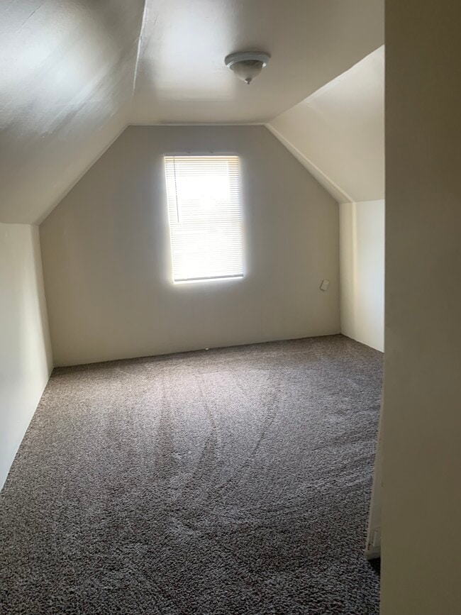 Bedroom - 715 Doddridge St
