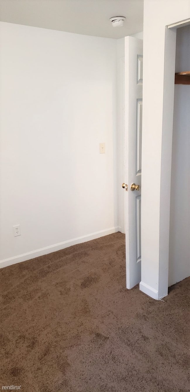 Building Photo - 2 br, 1 bath  - 211 N Washington St Apt 9