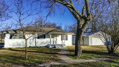 Building Photo - 104 Cole St