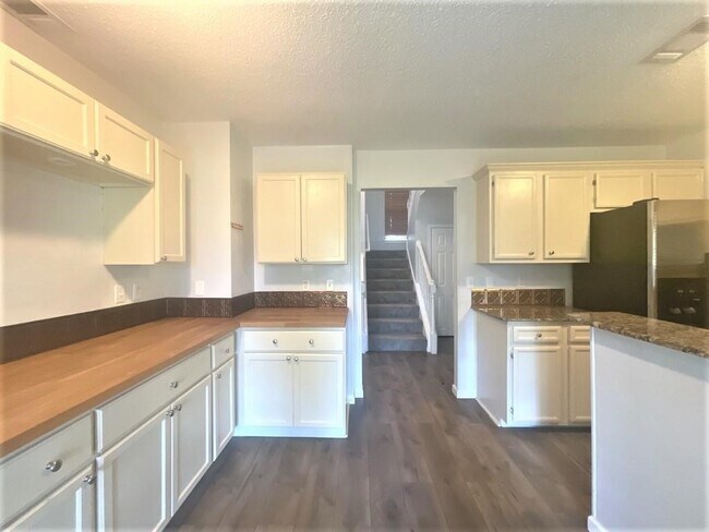 Foto del edificio - 503 Maple Run Dr