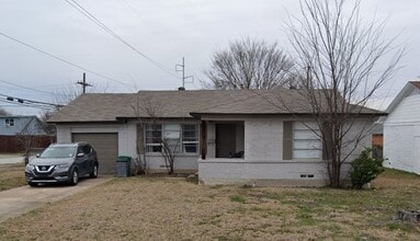 Building Photo - 3537 Hilton Dr