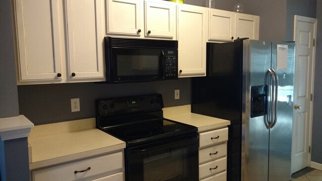 Building Photo - TOWNHOME IN SOUTHWEST MECKLENBURG/2 BR 2.5 BATH