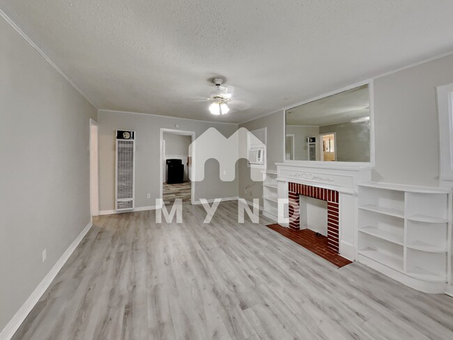 Building Photo - 2105 26th St Unit A