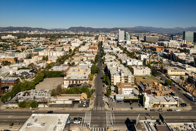 Aerial Photo - 971 S St Andrews Pl