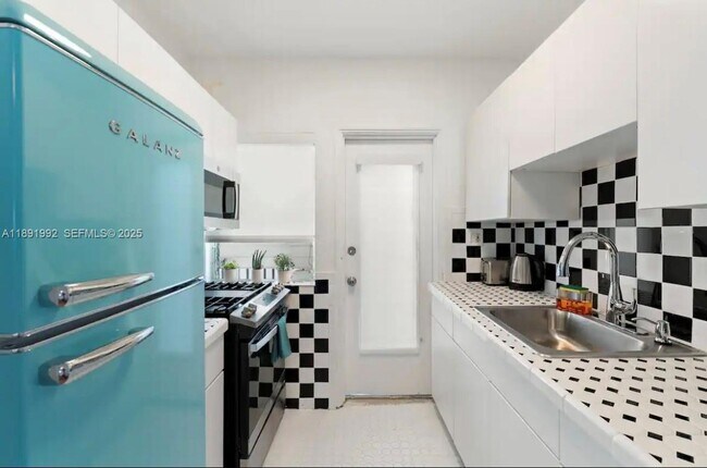 Foto del edificio - 7721 Harding Ave