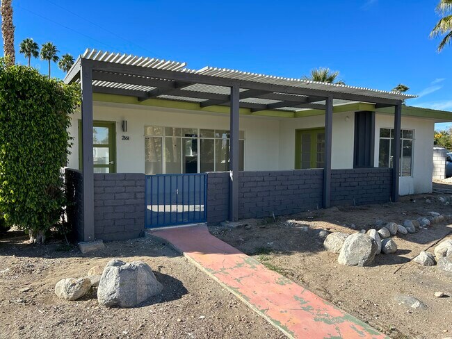Foto del edificio - 2161 N Girasol Ave