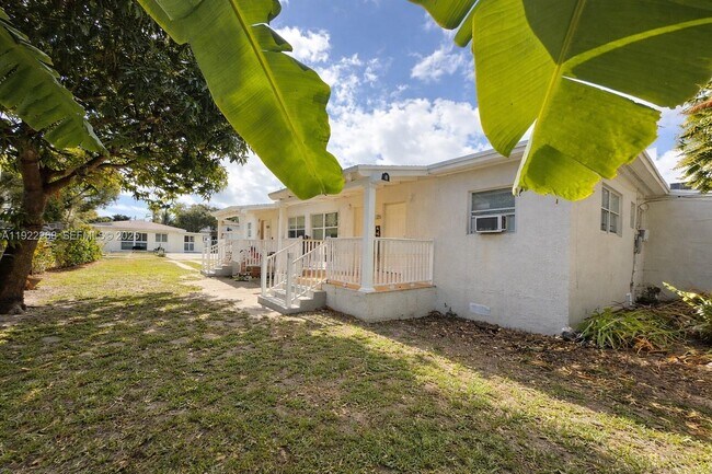 Foto del edificio - 1525 NE 110th Terrace