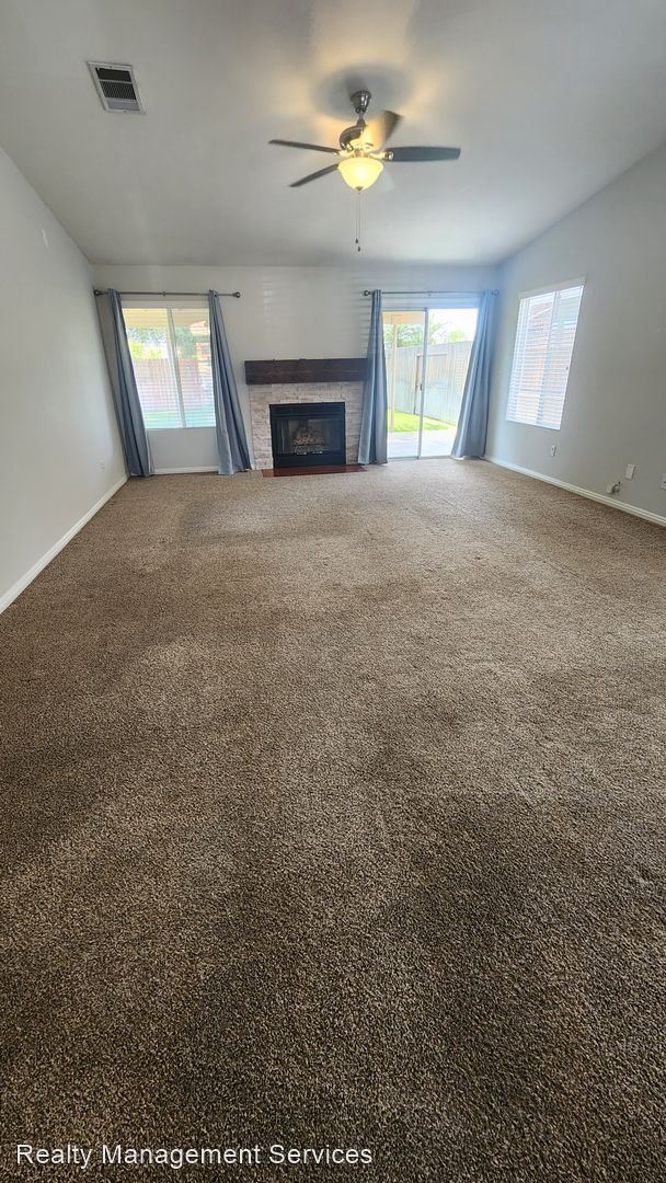 Building Photo - 3 br, 2 bath House - 5915 Caracas Ave.