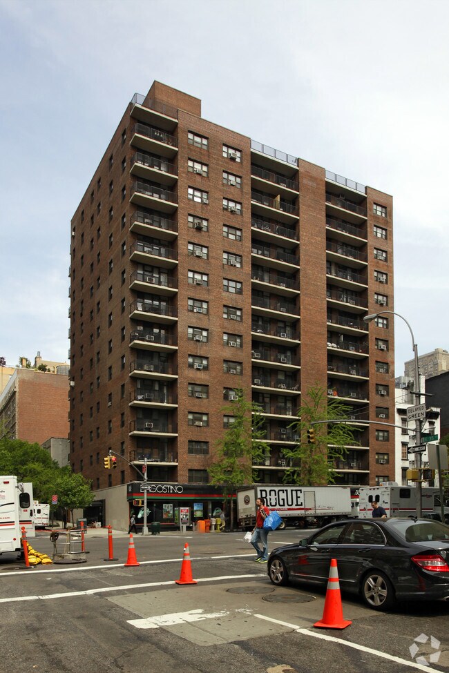 528 Third Avenue - 528 Third Ave