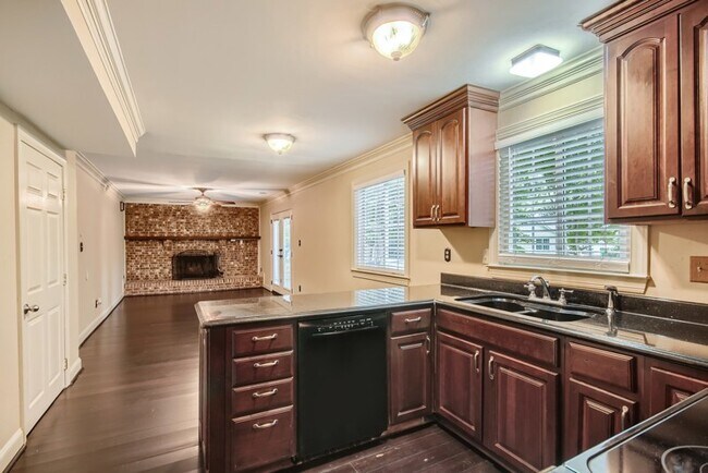 Building Photo - 6402 Holly Knoll Dr