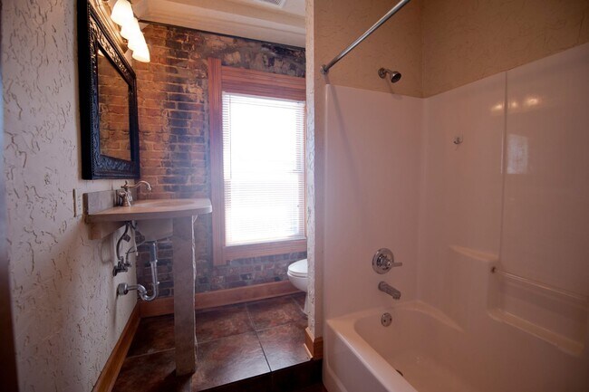 Building Photo - Park Central Lofts 301