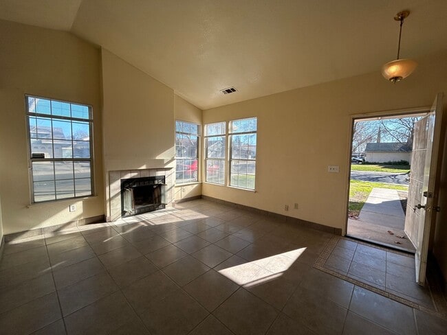 Building Photo - 1101 Vintner Ln