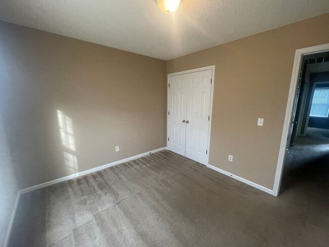 Building Photo - 2817 Valor Dr