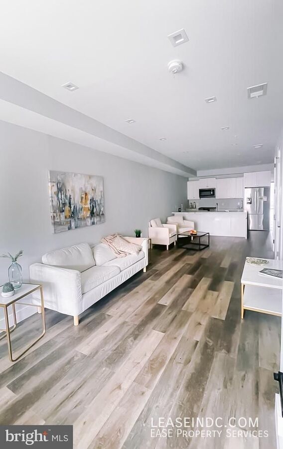 Foto del edificio - 1264 Holbrook Terrace NE