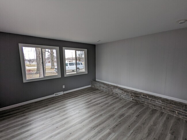 Building Photo - 857 Brendonwood Dr