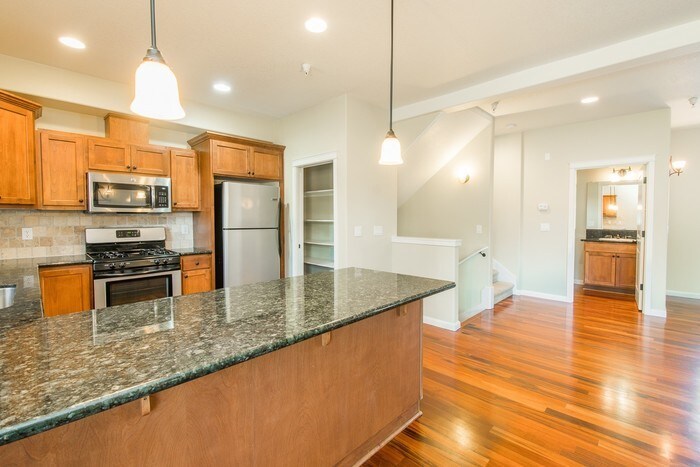Foto principal - 380 SW Eastman Pkwy