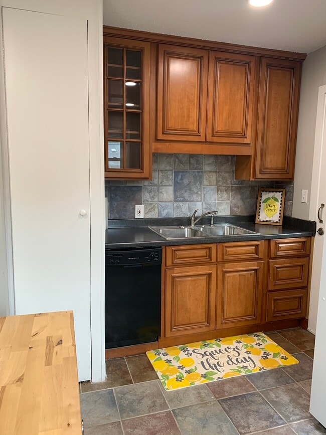 Kitchen - 4310 Cornell Ave