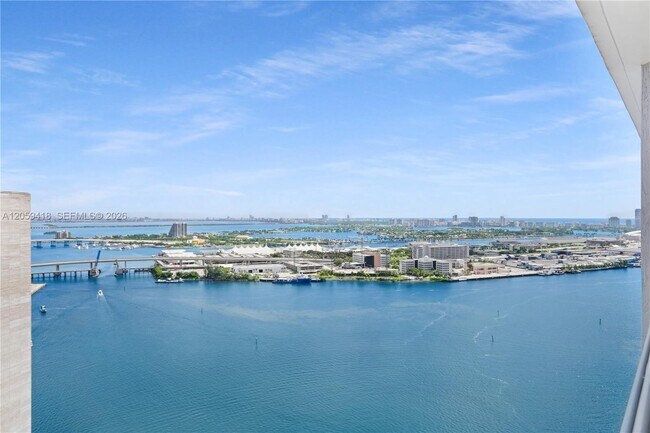 Foto del edificio - 335 S Biscayne Blvd