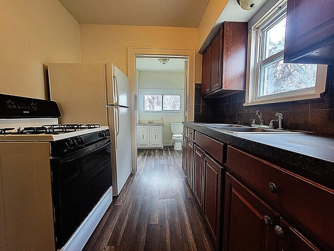 Foto del edificio - 588 Sanford Ave