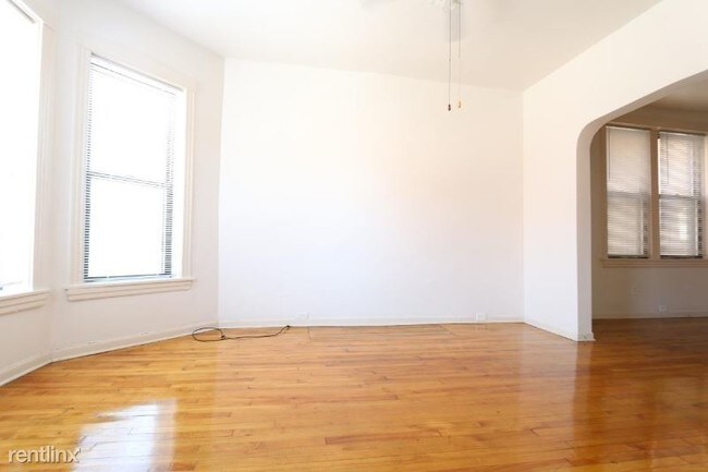 Building Photo - 1353 W Taylor St
