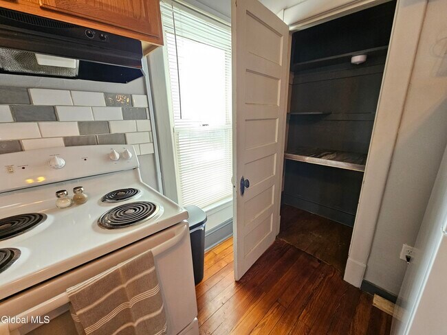 Foto del edificio - 51 Sacandaga Rd