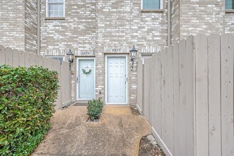 Building Photo - 8077 El Mundo St
