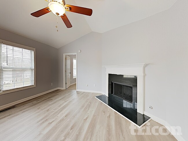 Foto del edificio - 6345 Queensdale Dr