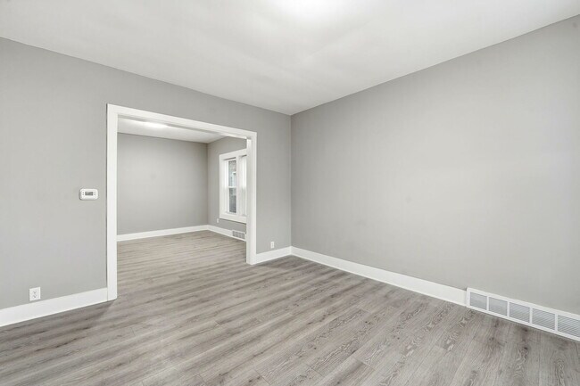 Foto del edificio - 1217 N Harding Ave